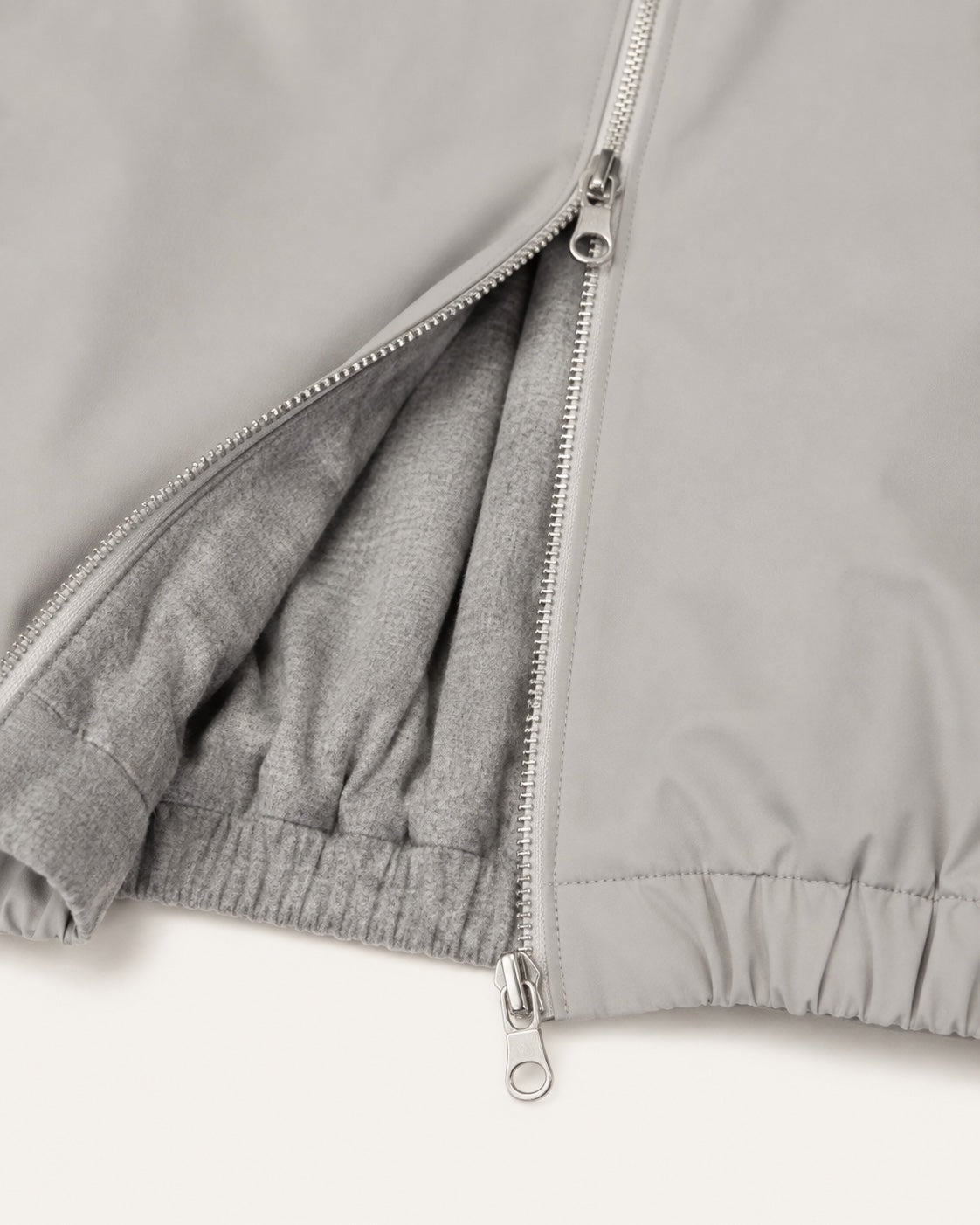 Two-way zip and reversible construction detail